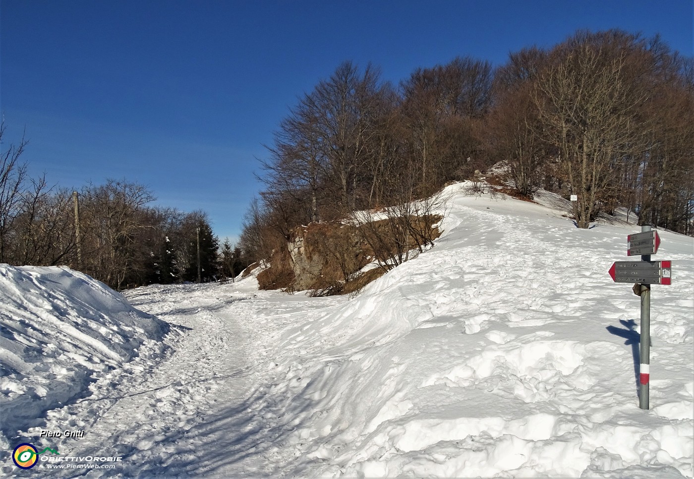 15 Dal Laghetto del Pertus seguo sent. 571 per il Monte Ocone.JPG